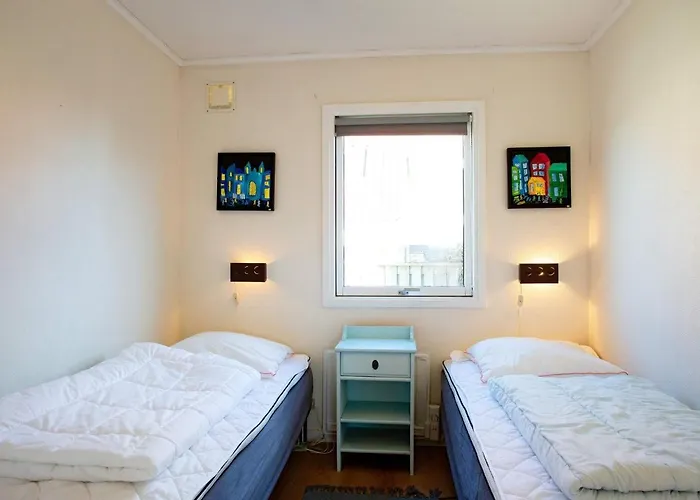 6 Person In Lokken-by Traum *